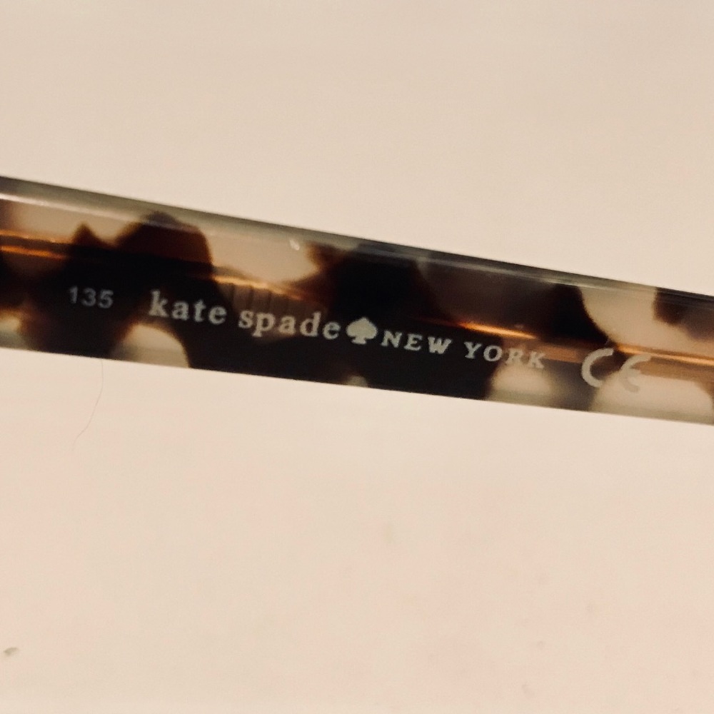 😎 Kate Spade Sunglasses & Case - Picture 5 of 6